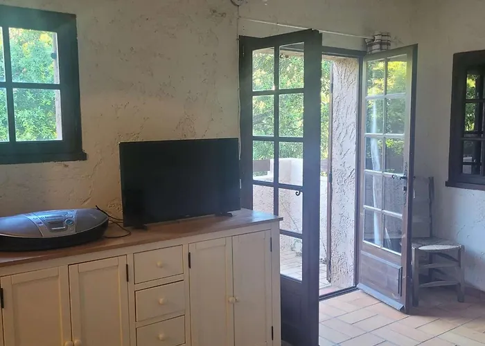 Mazet Mediterraneen Avec Terrasse Et Jardin - Rayol-Canadel